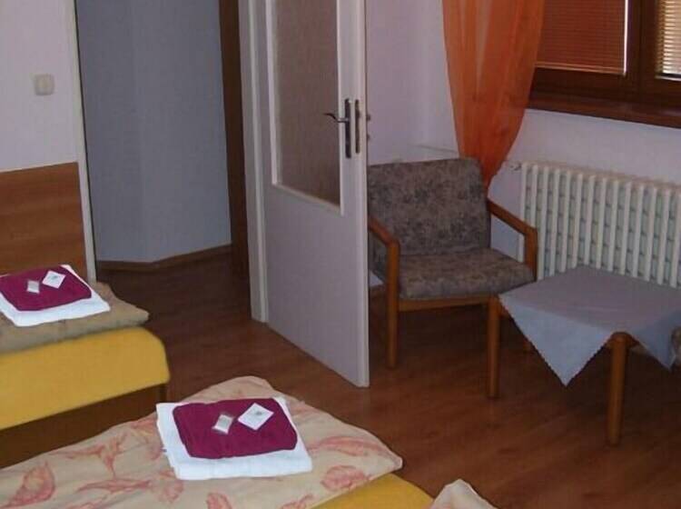 غرفة قياسية ثلاثية, Slovan