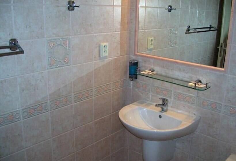 غرفة قياسية ثلاثية, Slovan