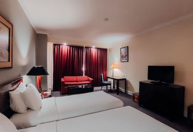 سوییت جونیور, Surabaya Suites Hotel Powered By Archipelago