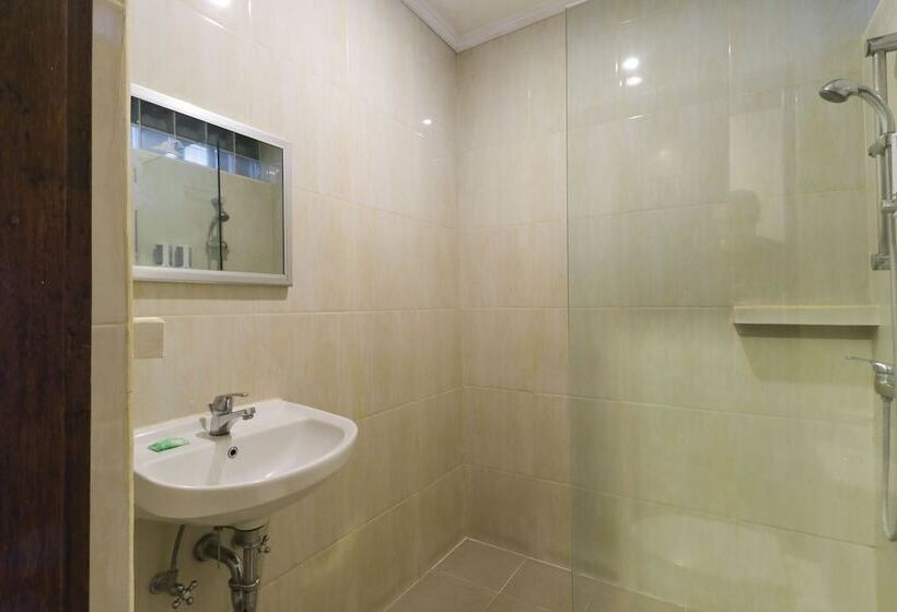 标准三人间, The Flora Kuta Bali