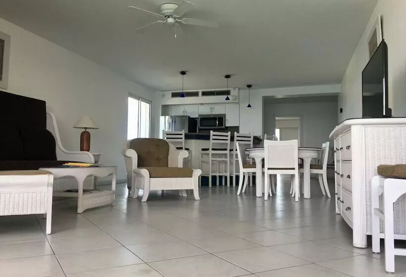 سوئیت دلوکس 2 خوابه, Sapphire Beach Club Resort