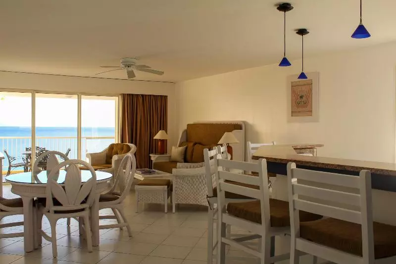 سوئیت دلوکس 2 خوابه, Sapphire Beach Club Resort
