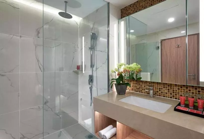 اتاق اجرایی با تخت بزرگ, Swiss Garden Hotel Bukit Bintang Kuala Lumpur