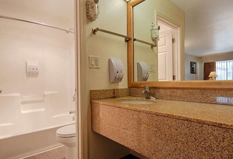 جناح, Best Western Colorado River Inn