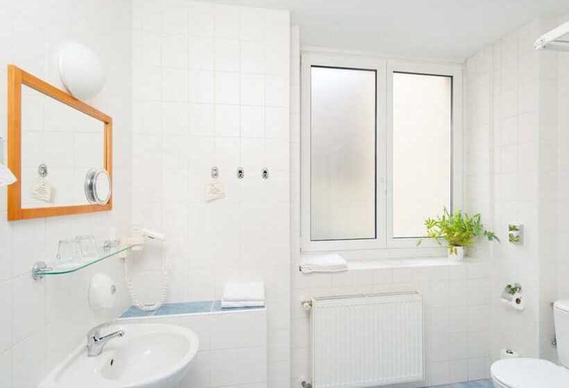 اتاق استاندارد, Cloister Inn