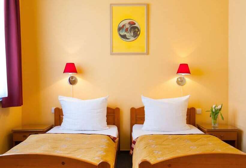 اتاق استاندارد, Cloister Inn