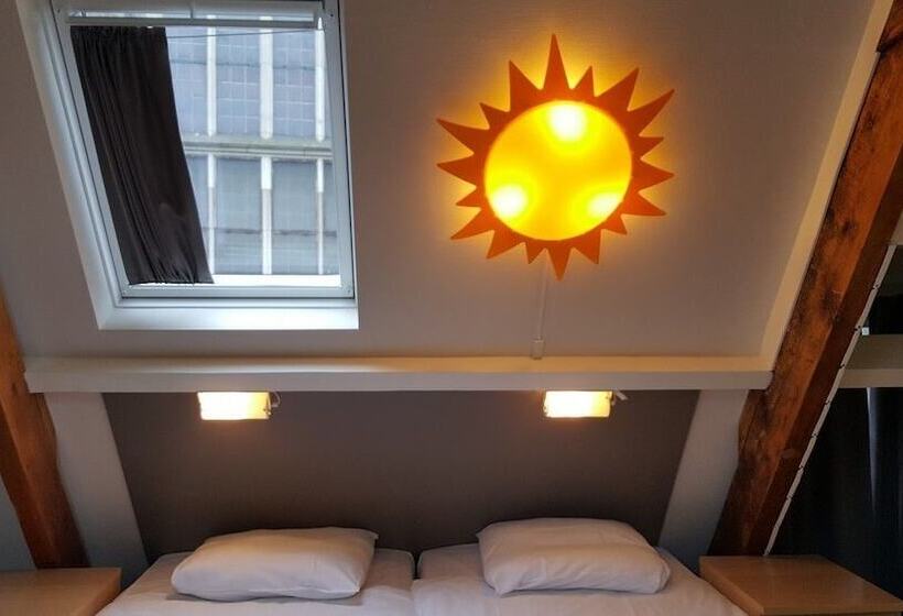 اتاق استاندارد, Corner House