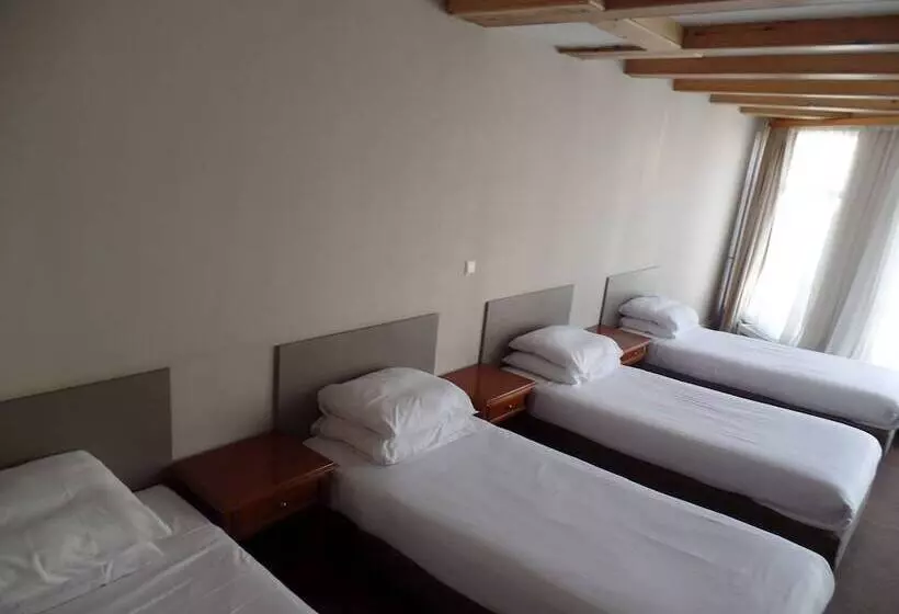 スタンダード４人部屋, Corner House