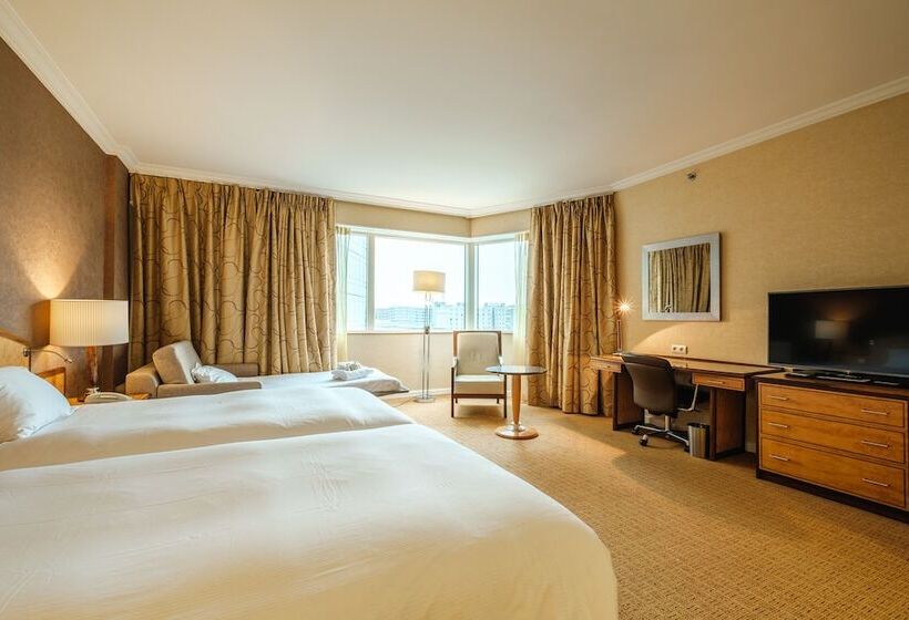 Семейный Номер, Hilton Paris Charles De Gaulle Airport