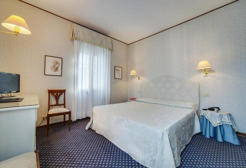 标准间, La Meridiana