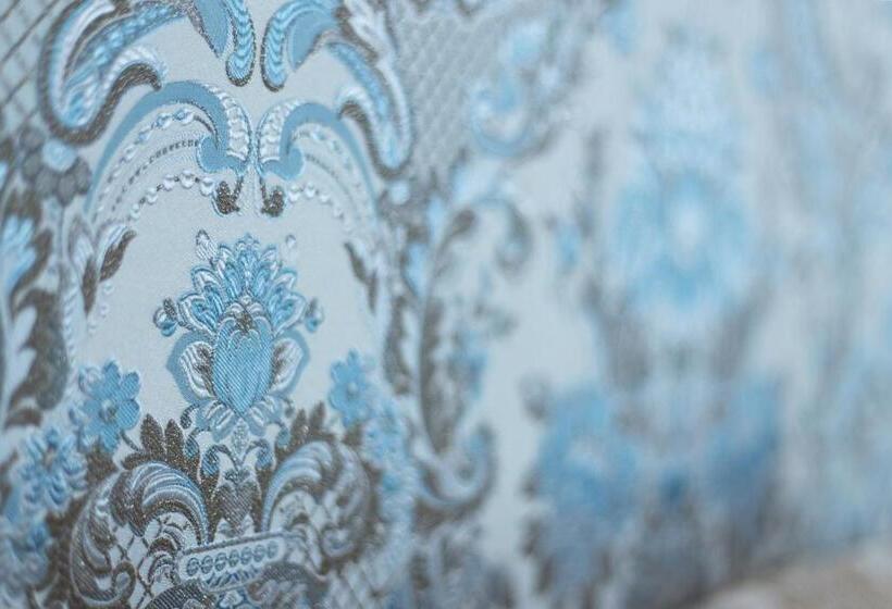 豪华三人间, La Meridiana