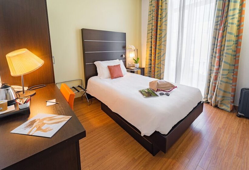 اتاق کلاسیک یک تخته, Mercure Napoli Centro Angioino