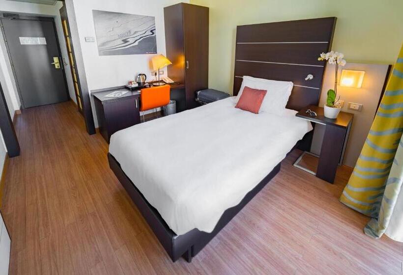 اتاق کلاسیک یک تخته, Mercure Napoli Centro Angioino