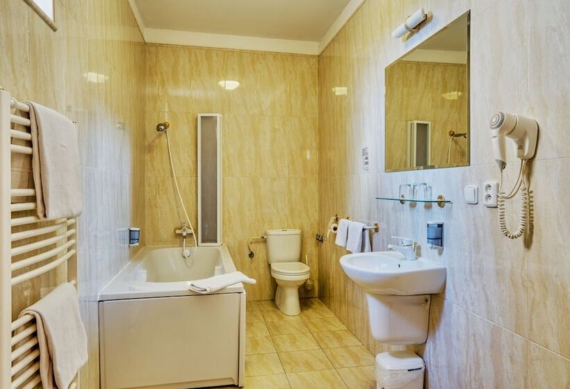 Négyágyas Deluxe Szoba, Royal