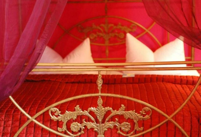 اتاق استاندارد, Village