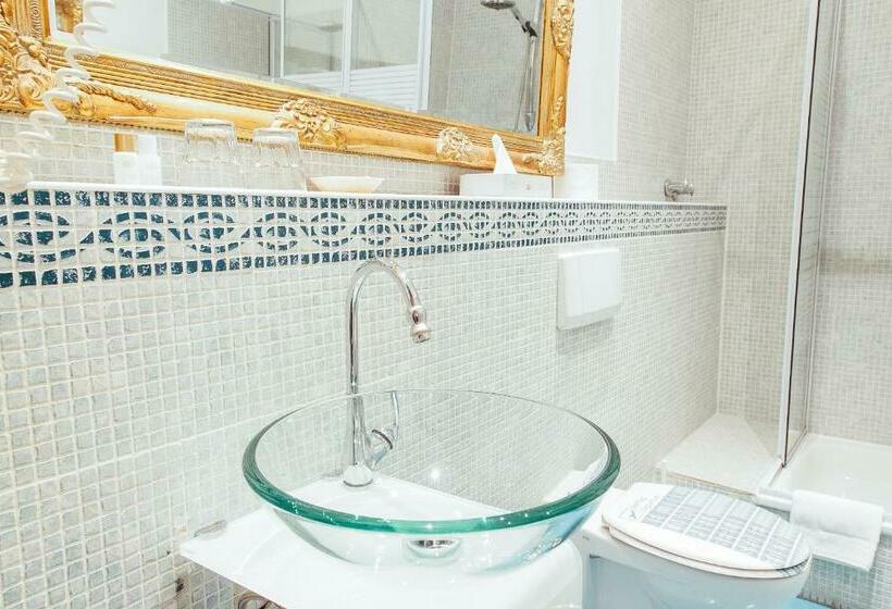 اتاق استاندارد سه نفره, Village