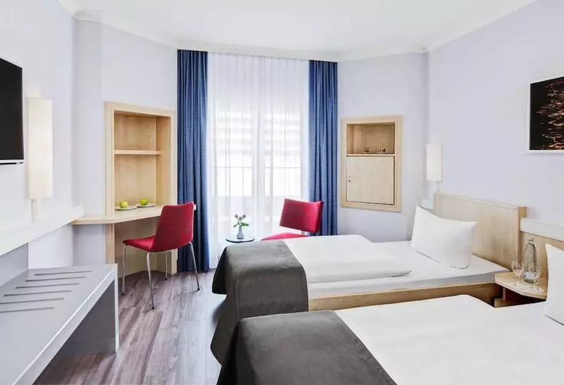 Bisneshuone, Intercityhotel Hamburg Altona