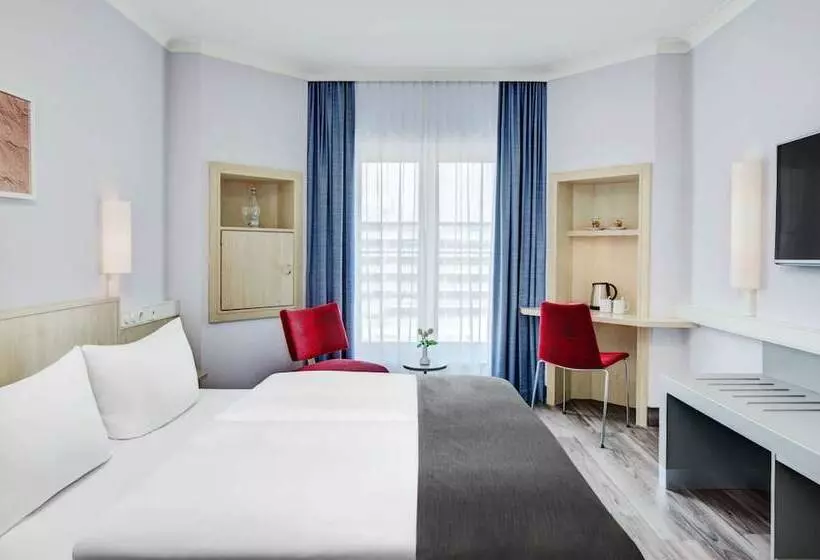 Bisneshuone, Intercityhotel Hamburg Altona