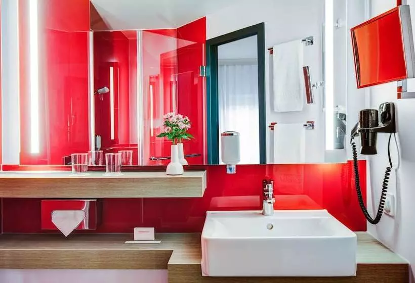 Bisneshuone, Intercityhotel Hamburg Altona