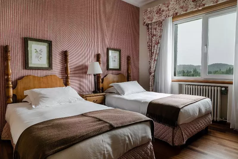 اتاق استاندارد با چشم‌انداز دریاچه, Llao Llao Resort, Golf Spa