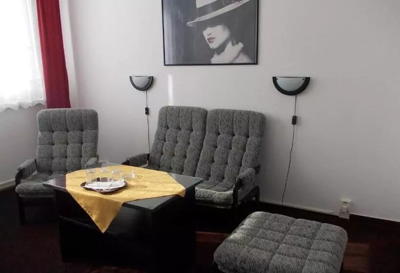スタンダードトリプルルーム, Milotel