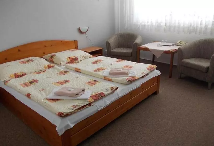 スタンダード４人部屋, Milotel