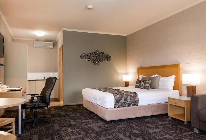 سوییت جونیور, Blazing Stump Motel & Suites