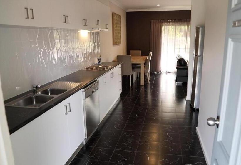 آپارتمان 2 خوابه, Blazing Stump Motel & Suites