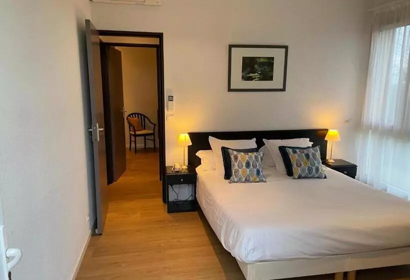 スイート（家族用）, Le Relais De Castelnau