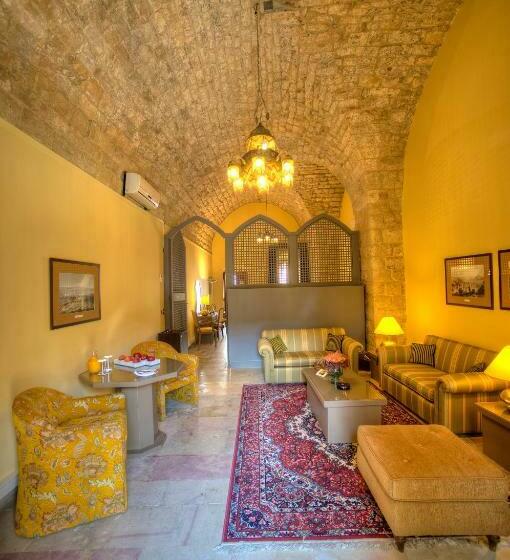 سوییت جونیور, Mir Amin Palace