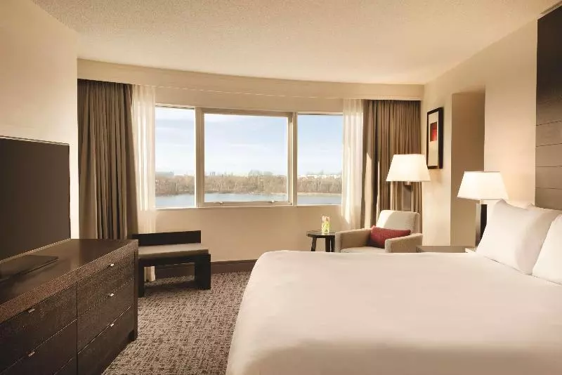 سوئیت با تخت بزرگ, Radisson Hotel Vancouver Airport