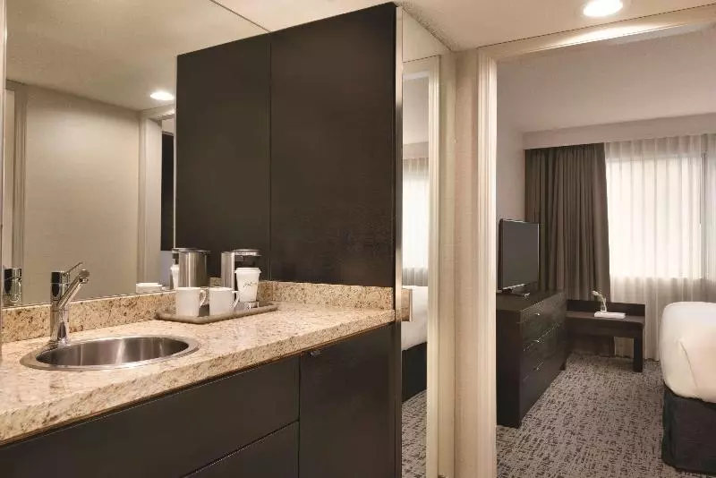 سوئیت با تخت بزرگ, Radisson Hotel Vancouver Airport