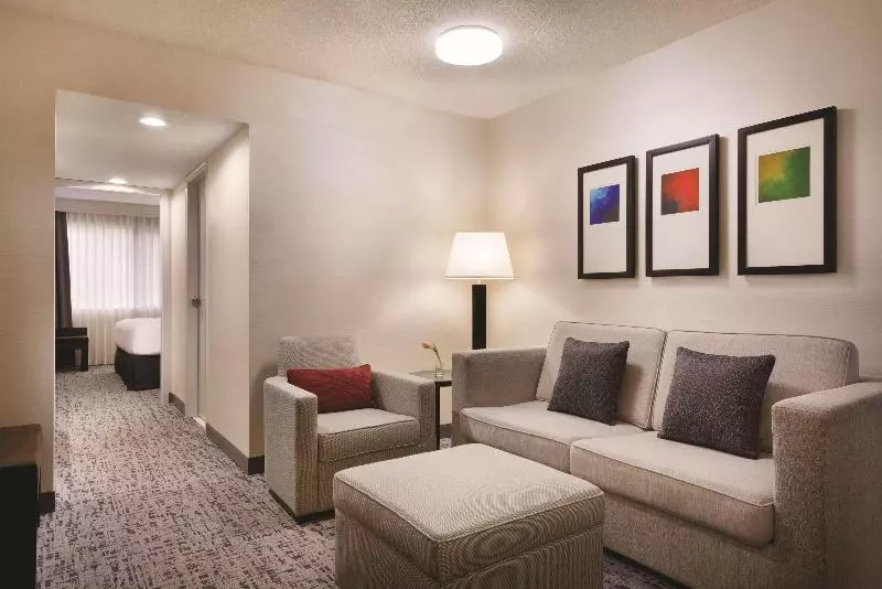 سوئیت با تخت بزرگ, Radisson Hotel Vancouver Airport
