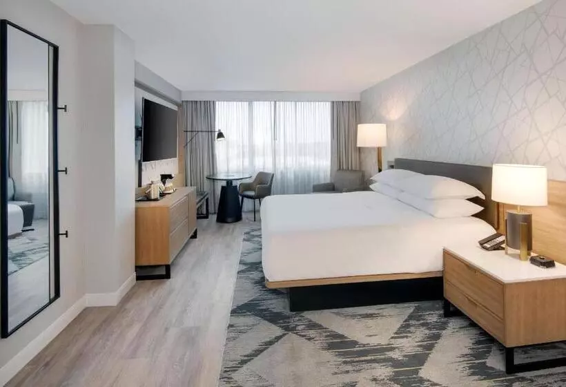 キングサイズベッドのスタンダードルーム, Sheraton Birmingham