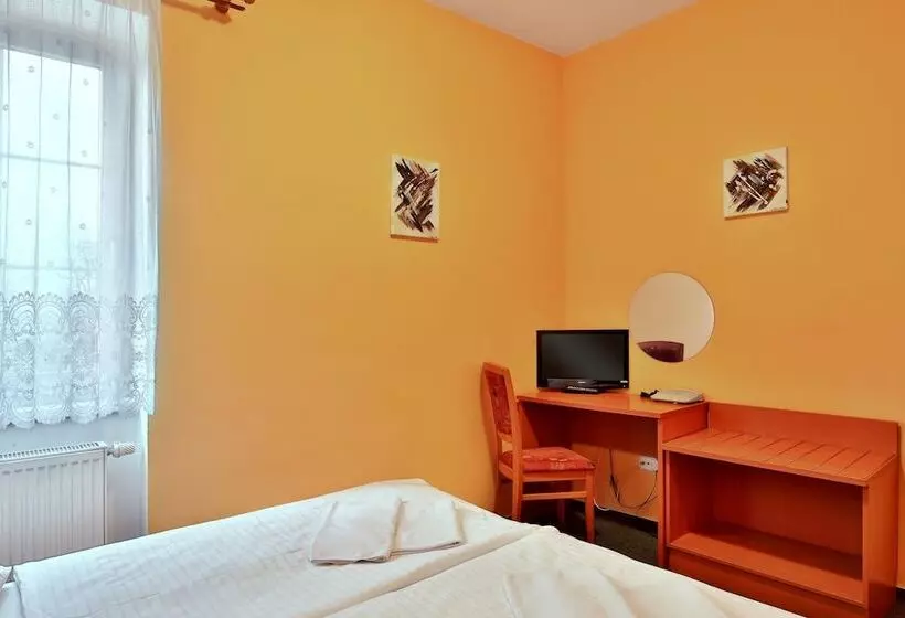 Standard-huone, Attic