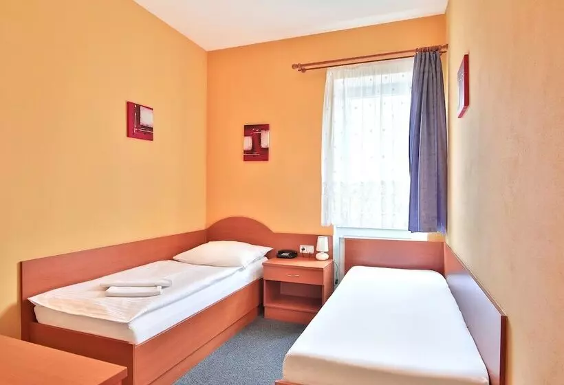 Standard-huone, Attic
