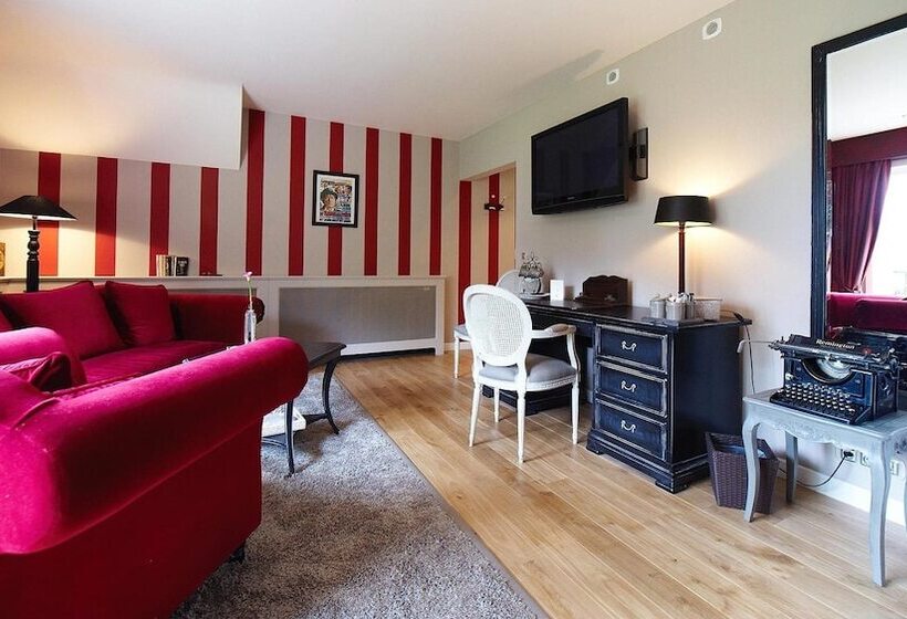 סוויטת ג'וניור, Lafarques