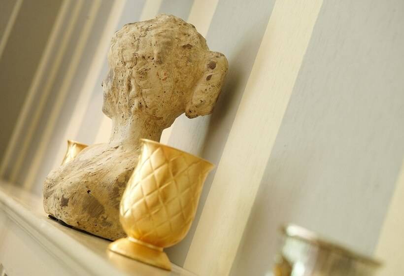 סוויטת ג'וניור, Lafarques