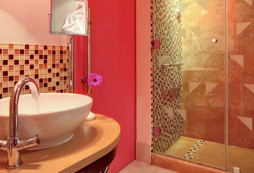 带泳池观景的豪华房, Mercure Hurghada