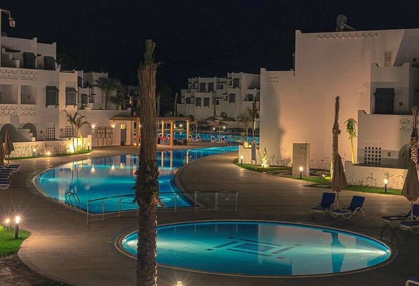 带泳池观景的豪华房, Mercure Hurghada