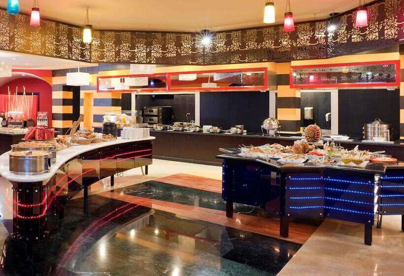 带泳池观景的豪华房, Mercure Hurghada