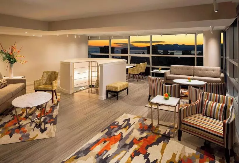 سوئیت 2 خوابه, Sheraton Vancouver Wall Centre