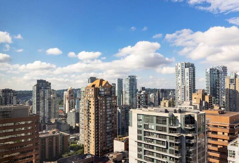جناح جونيور, Sheraton Vancouver Wall Centre