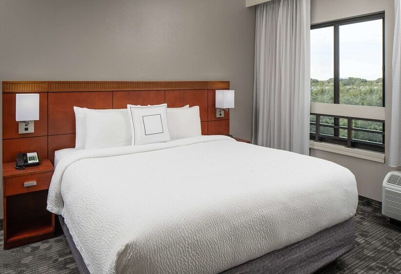 جناح مطلّ علي حمام السباحة, Sonesta Select Miami Lakes