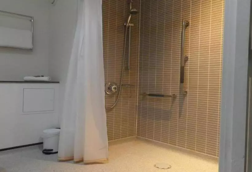 身障者適用スタンダードルーム, Holiday Inn Glasgow   East Kilbride, An Ihg