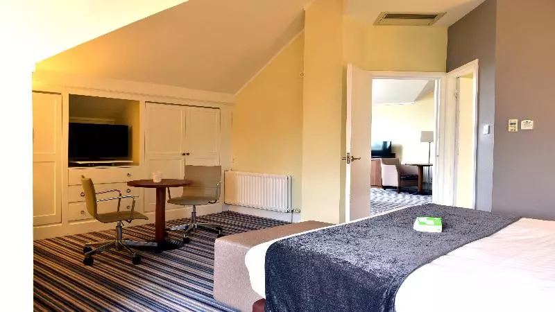 キングサイズベッドのスイートルーム, Holiday Inn Glasgow   East Kilbride, An Ihg