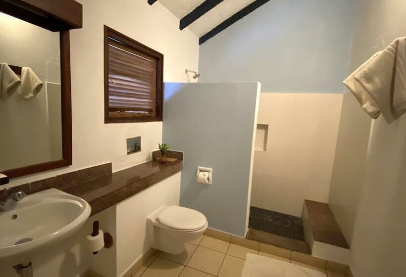 Люкс Повышенной Комфортности, Pinewood Beach Resort And Spa