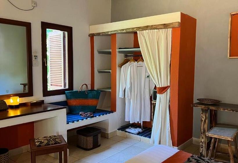 Номер Superior Вид на Сад, Pinewood Beach Resort And Spa