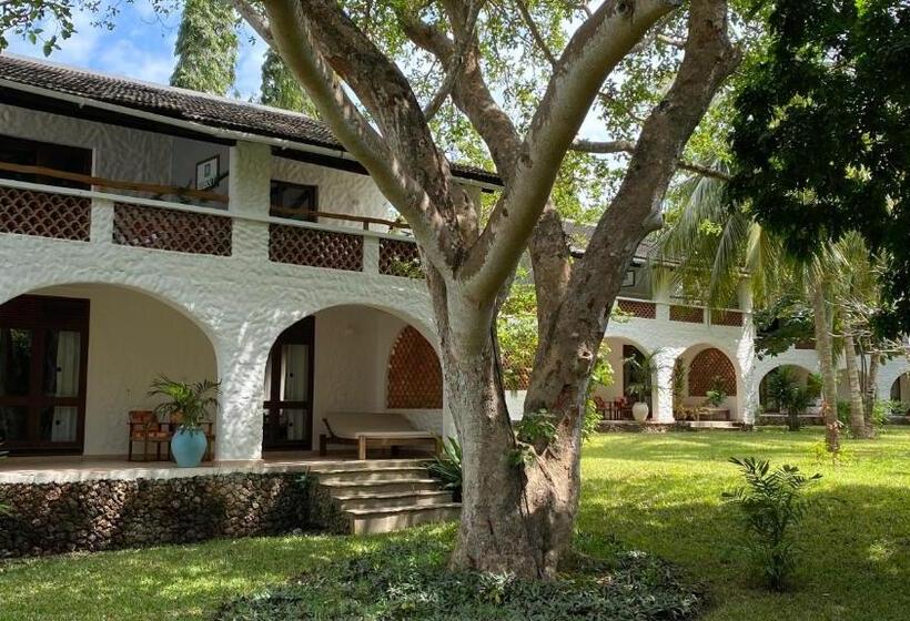 Номер Superior Вид на Сад, Pinewood Beach Resort And Spa