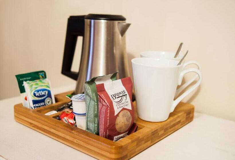 חדר אקונומי, The First Hurdle Guest House